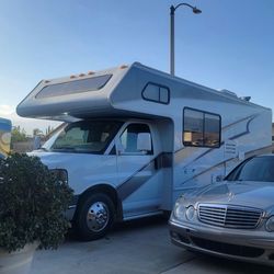 2007 Four Winds RV Motorhome 25ft