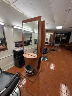 Salon Stations