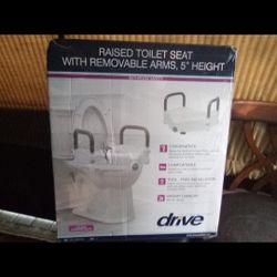 2 Toilet seats for sale 