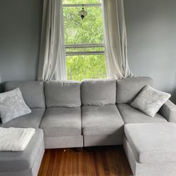 Section Couch With 2 Ottomans 