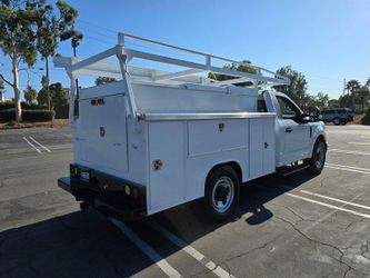 2017 Ford F-350 Chassis