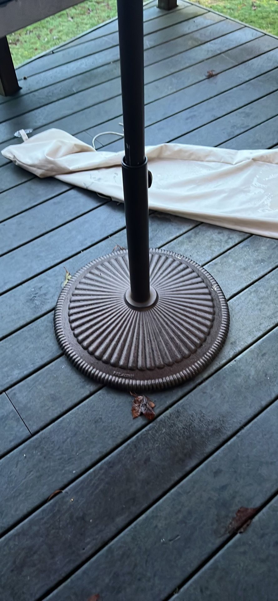 OBravia Outdoor Umbrellas W/Stand for Sale in Kirkland, WA OfferUp