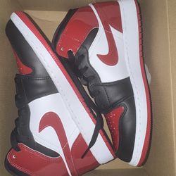 Air Jordan mid