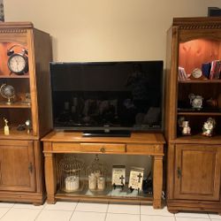 Home Entertainment Set (TV Console) 