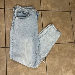 Light wash boyfriend jeans size 11 women