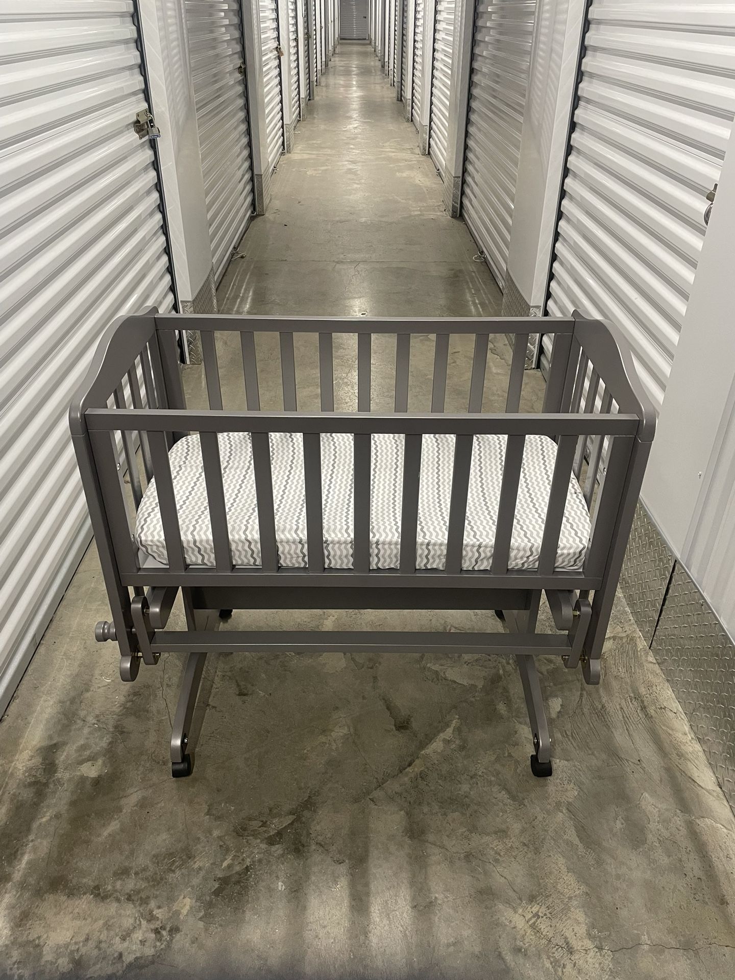 Dream On Me Baby Lullaby Cradle Glider Bassinet