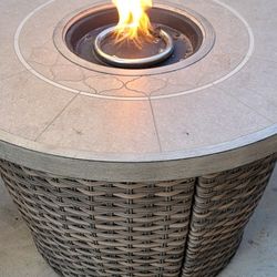 Beautiful Propane Fire Pit 2 Months Old 400 At Lowes Selling For 180 With Tank Lowballers Will Be Ignored Firm Price 