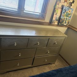 Bedroom set for sale