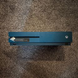 Xbox One S + Wired Controller
