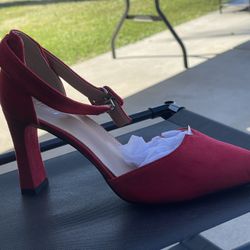 Beautiful Heels Size 10 Never Worn. In The Box 