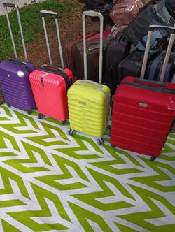 LOYS OF NICE PULL ALONG LUGGAGE 