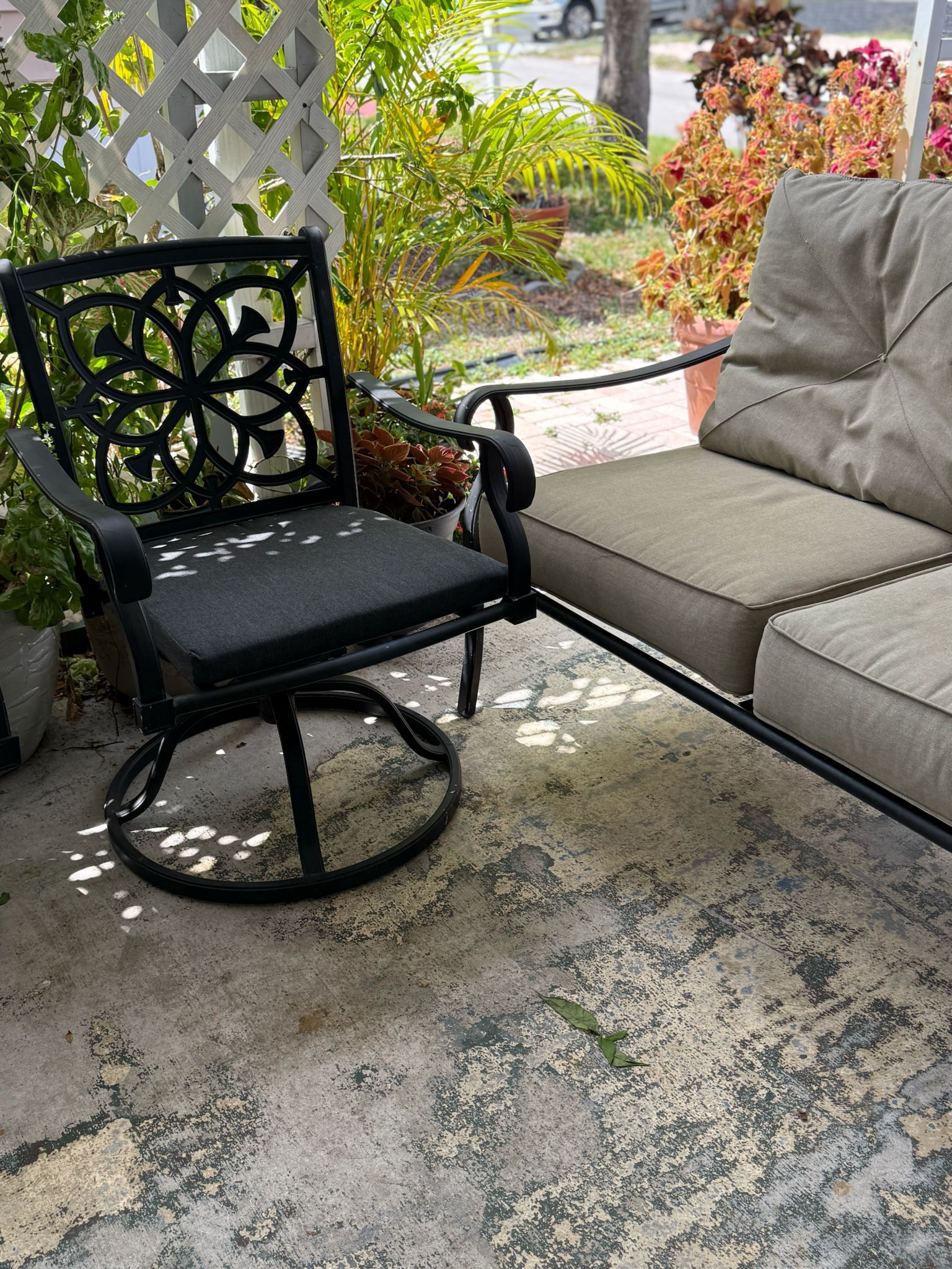 $160 Aluminium Sifa And 2 Chairs