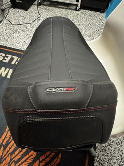 HARLEY DAVIDSON ROAD GLIDE  SEAT CVO ST 