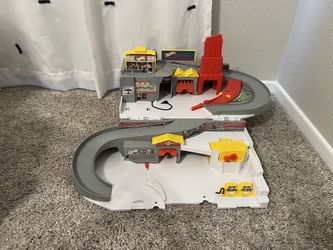 Hot Wheels Race Track / Garage