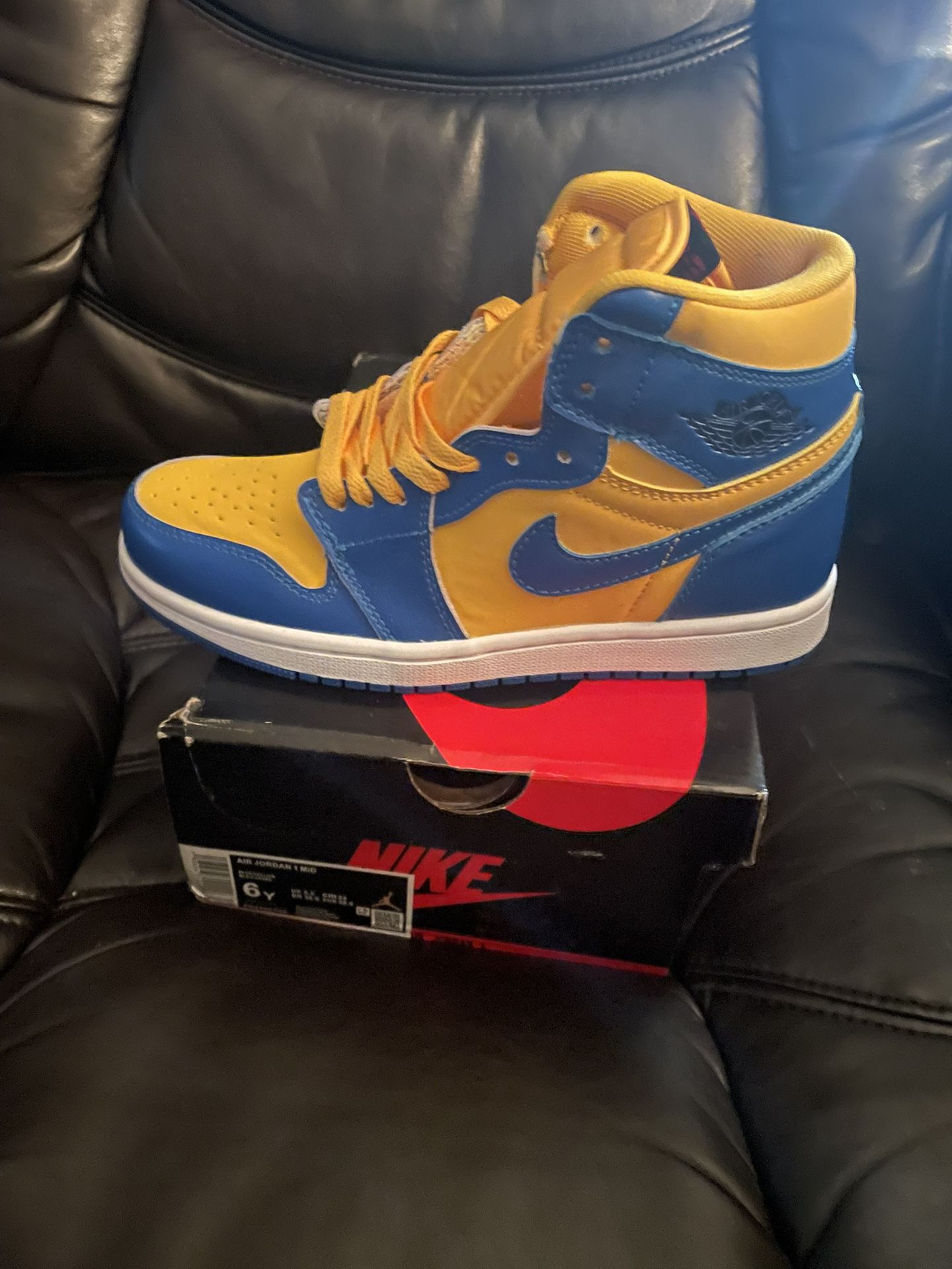 Sneakers