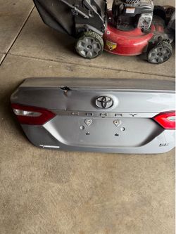 2018-2024 Toyota Camry SE/XSE rear trunk lid