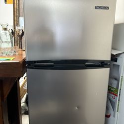 Thomson 7.5 cu. ft. Refrigerator