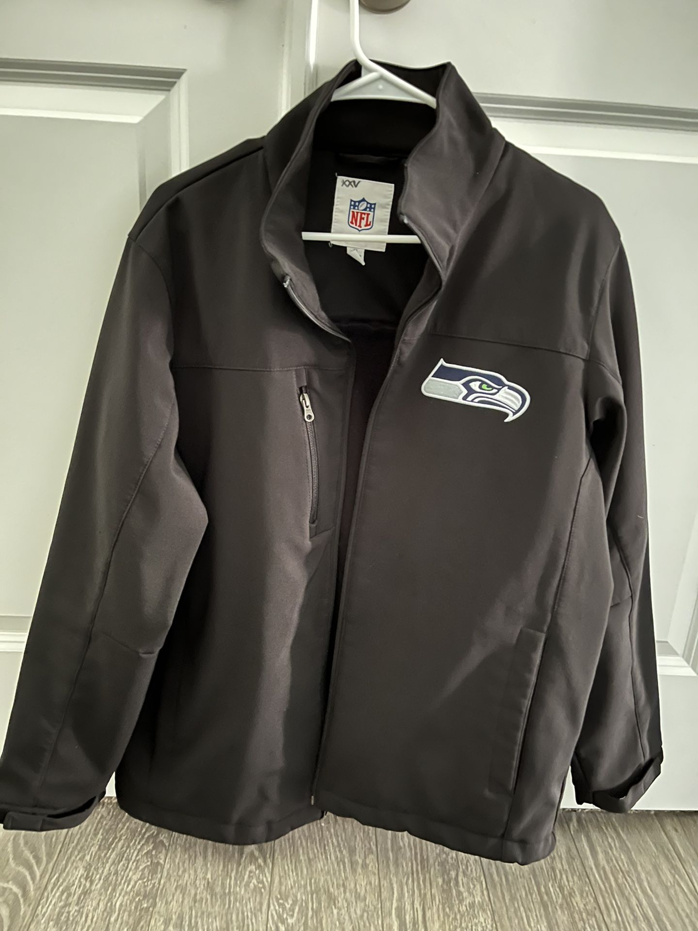 Jacket, Seahawks Logo Patch Embroidered, NFL Brand (Columbia Style) Jacket Rain Resistant, Men’s Medium (fits Like Large)