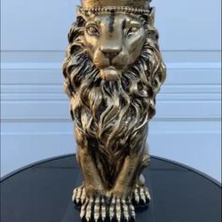 The Golden Crown Lion Statue