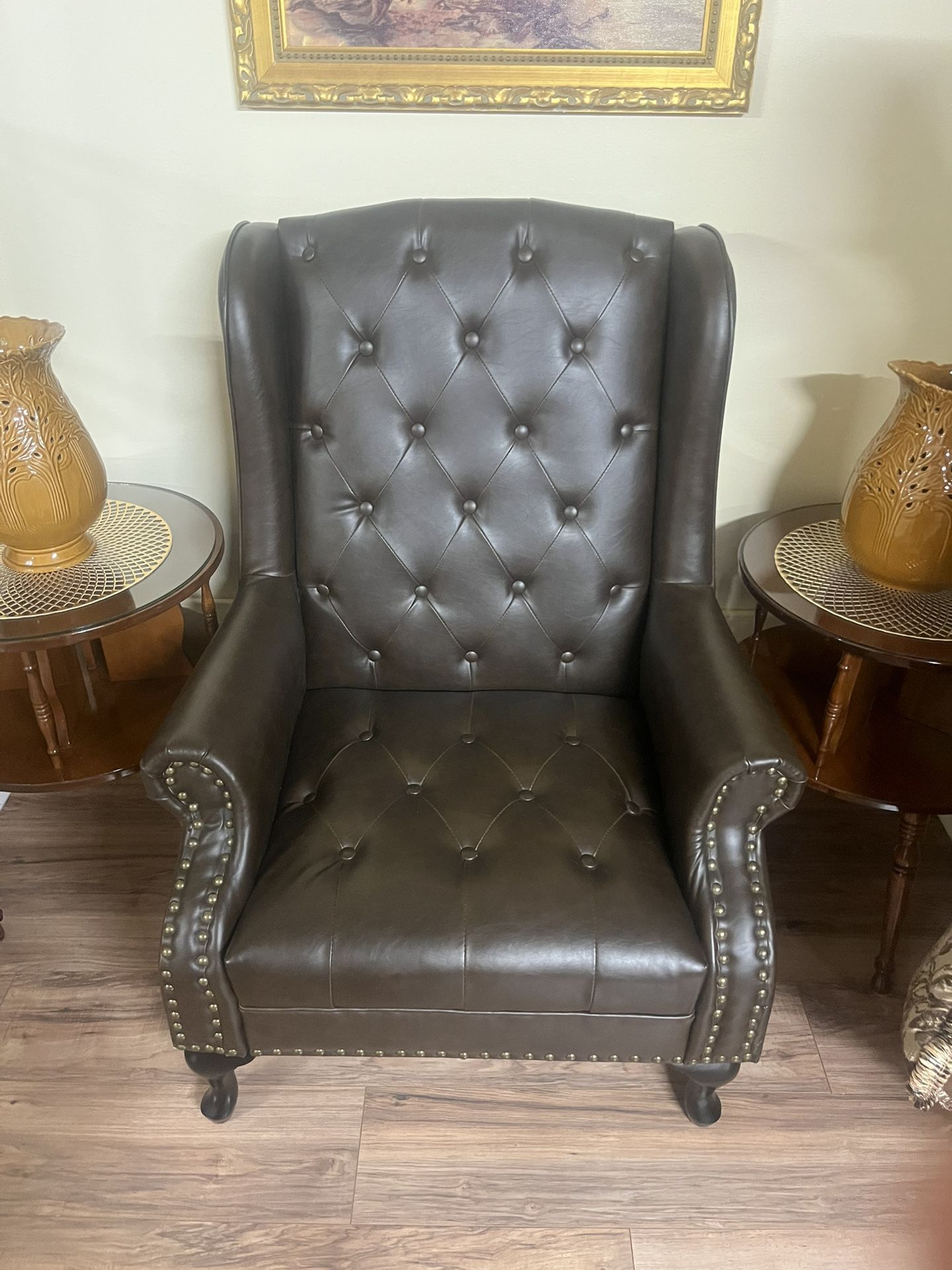Dark Walnut Accent Chair For Living Room. Excellent Condition