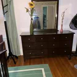 Queen Cherry Bedroom Set