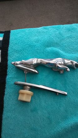 Jaguar emblem