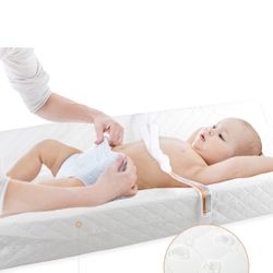 changing diapers Summer Infant White