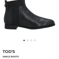 TOD'S
ANKLE BOOTS 36 (5.5)