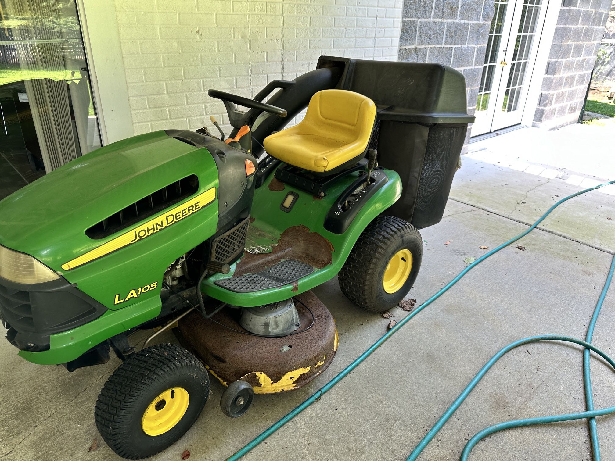 John Deere LA105 Lawnmower