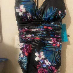 Women Swimsuit Size : Small New