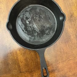 Cast Iron Skillet 8”