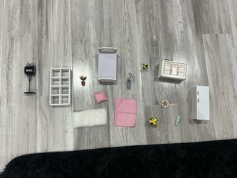 Dollhouse with mini furniture