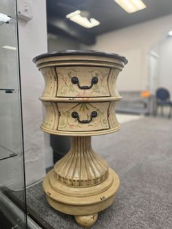Pedestal Corner table