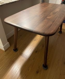 Castlery Vincent walnut dining table 59.1”
