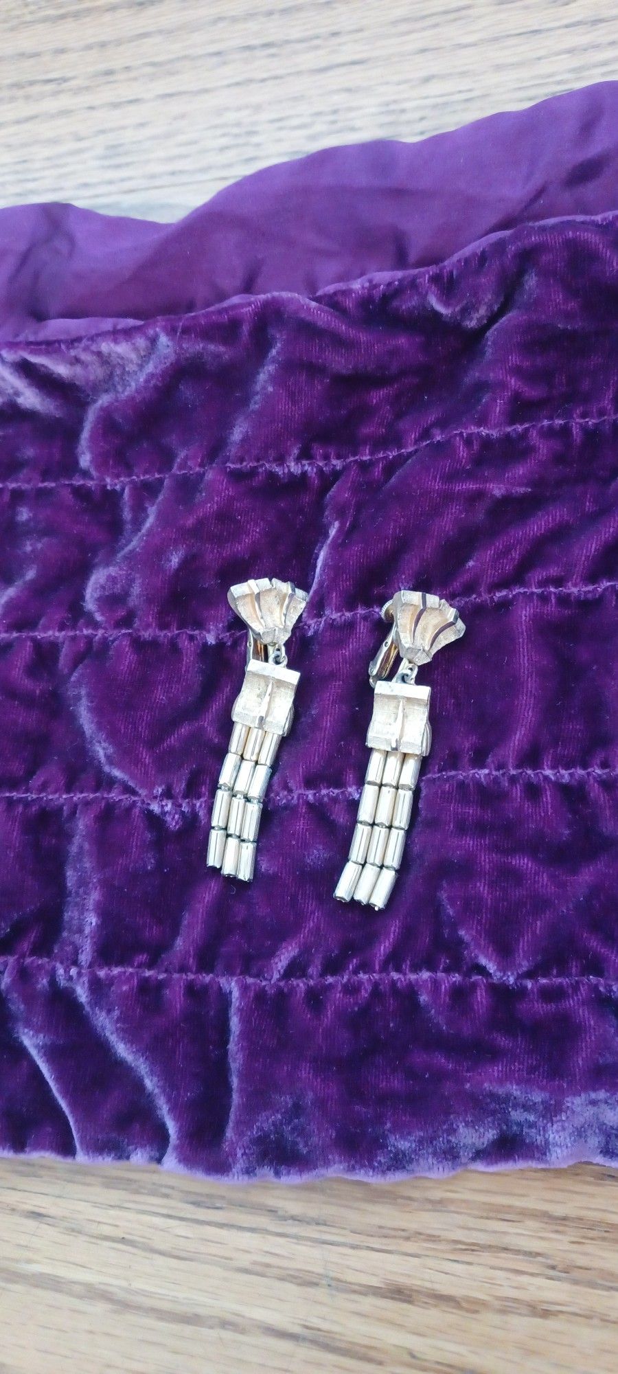 Vintage Vendome textured gold tone Retro clip-on dangle earrings 2 1/4 inches long