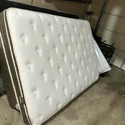 Free Full Size Bed And Box Spring 