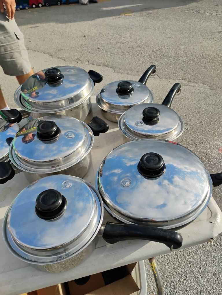 Brand New Pots And Pans 6 Piece Set
