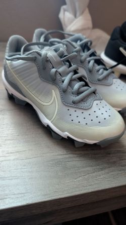 Nike Baseball Cleats Gray and White and Black and White