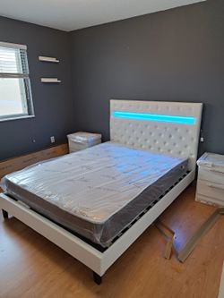 Bedroom Set.  Perfect Stylish For Your Home! - Juego de cuarto ¡ Estilo perfecto para su hogar!