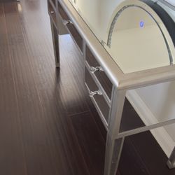 MIRROR MAKEUP VANITY PICK UP TODAY 