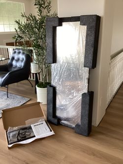 The Mirror by Lululemon Studio Smart Home Gym