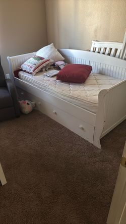 Twin Size Day Bed With Storage Under