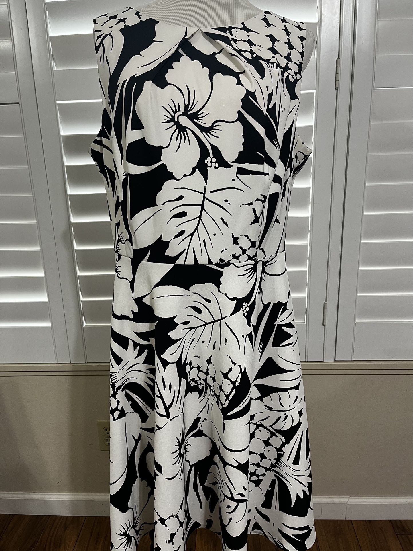 Black And White Hawaiian Hibiscus Dress Sz 18