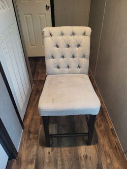 4 barstool chairs