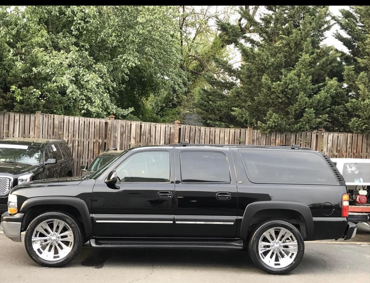 4 SET OF 22” CHROME RIMS WITH TIRES!! GOOD SHAPE!! GOOD THREAD ON TIRES!