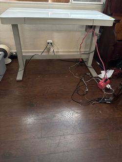 Electric adjustable desk