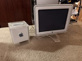 Apple G4 Cube w Monitor