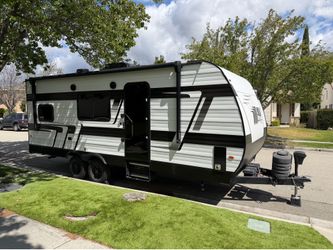 2022 Grand Momentum 22MAV toy hauler