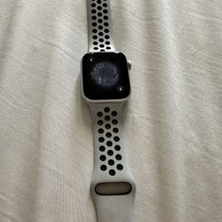 Nike Apple Watch SE