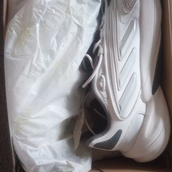 Brand New Adidas 9 1/2 Mens